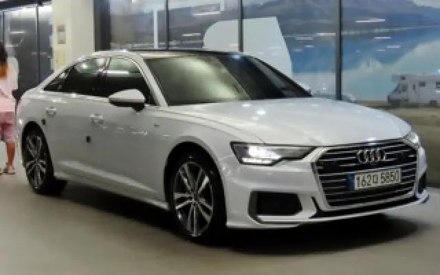 아우디 A6 2023/02 42,894km