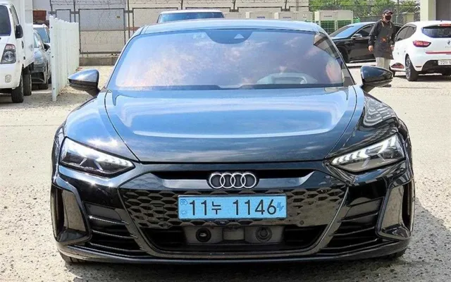 아우디 e-트론 GT 2022/04 63,818km